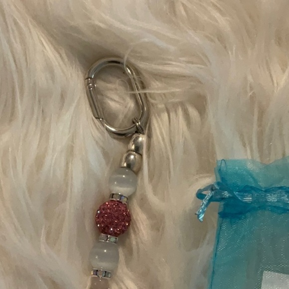 LD Key Finder Elegant Pink and Silver Keychain - Picture 2 of 6